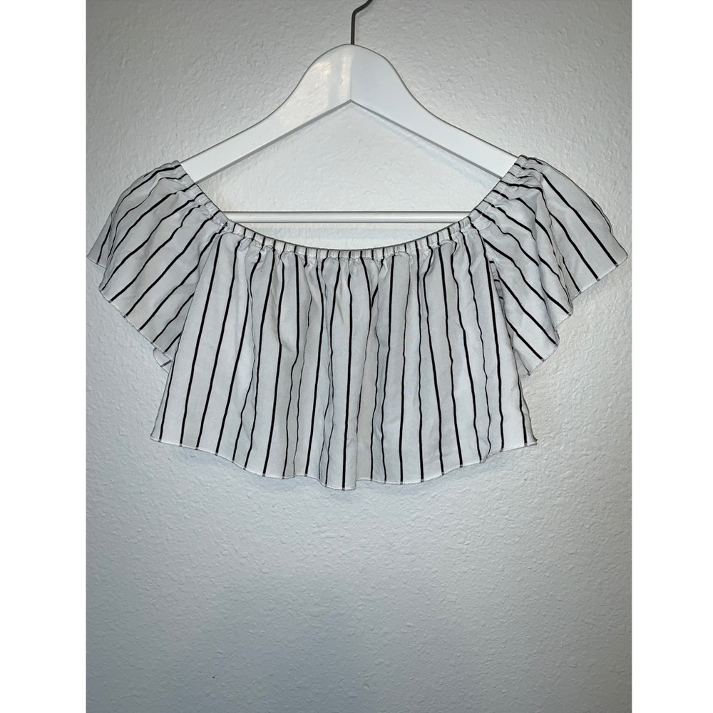 FOREVER21 Cropped Off The Shoulder Top